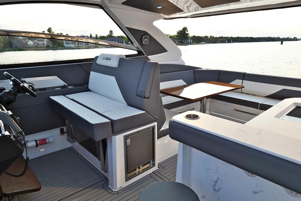 2022 Cruisers Yachts 42 GLS