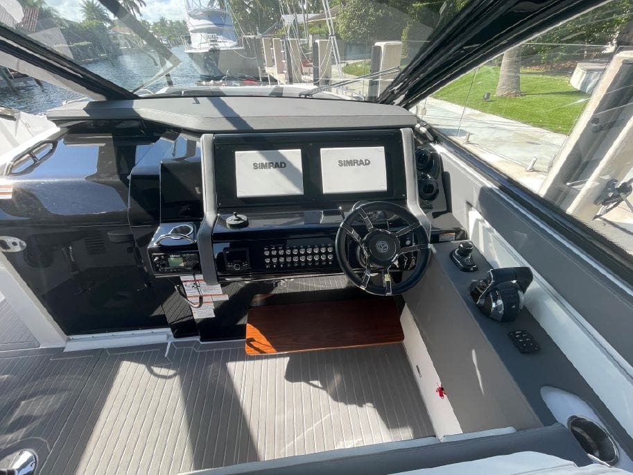 2022 Cruisers Yachts 42 GLS